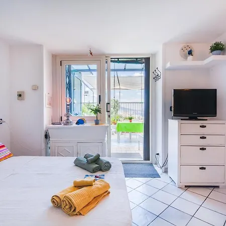 Casa Rosa - Sea View & Terrace Apartment Naples